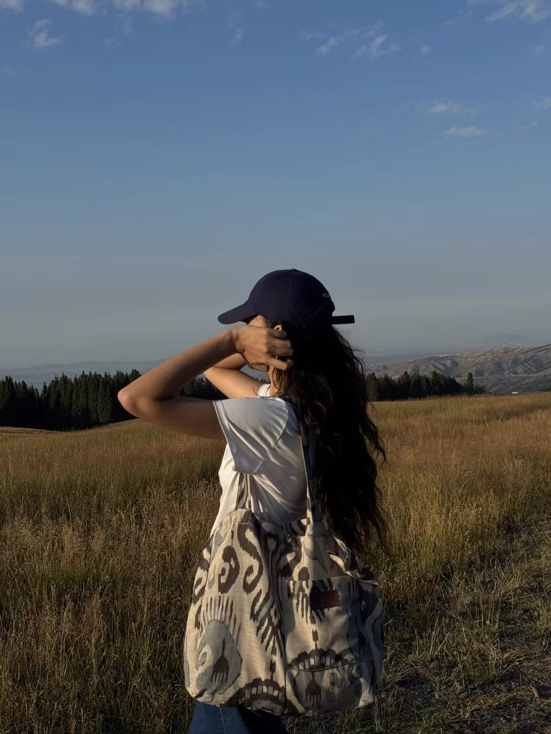 Atlas Canvas Tote (Black&White)