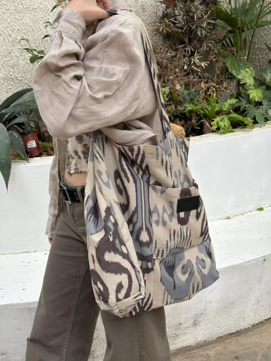 Atlas Canvas Tote (Black&White)