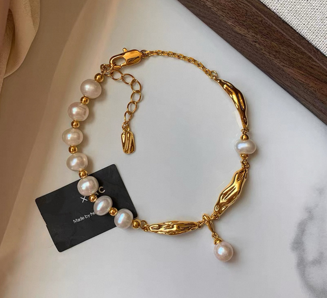 Gold Link Bracelet with Natural Freshwater Pearls(12)