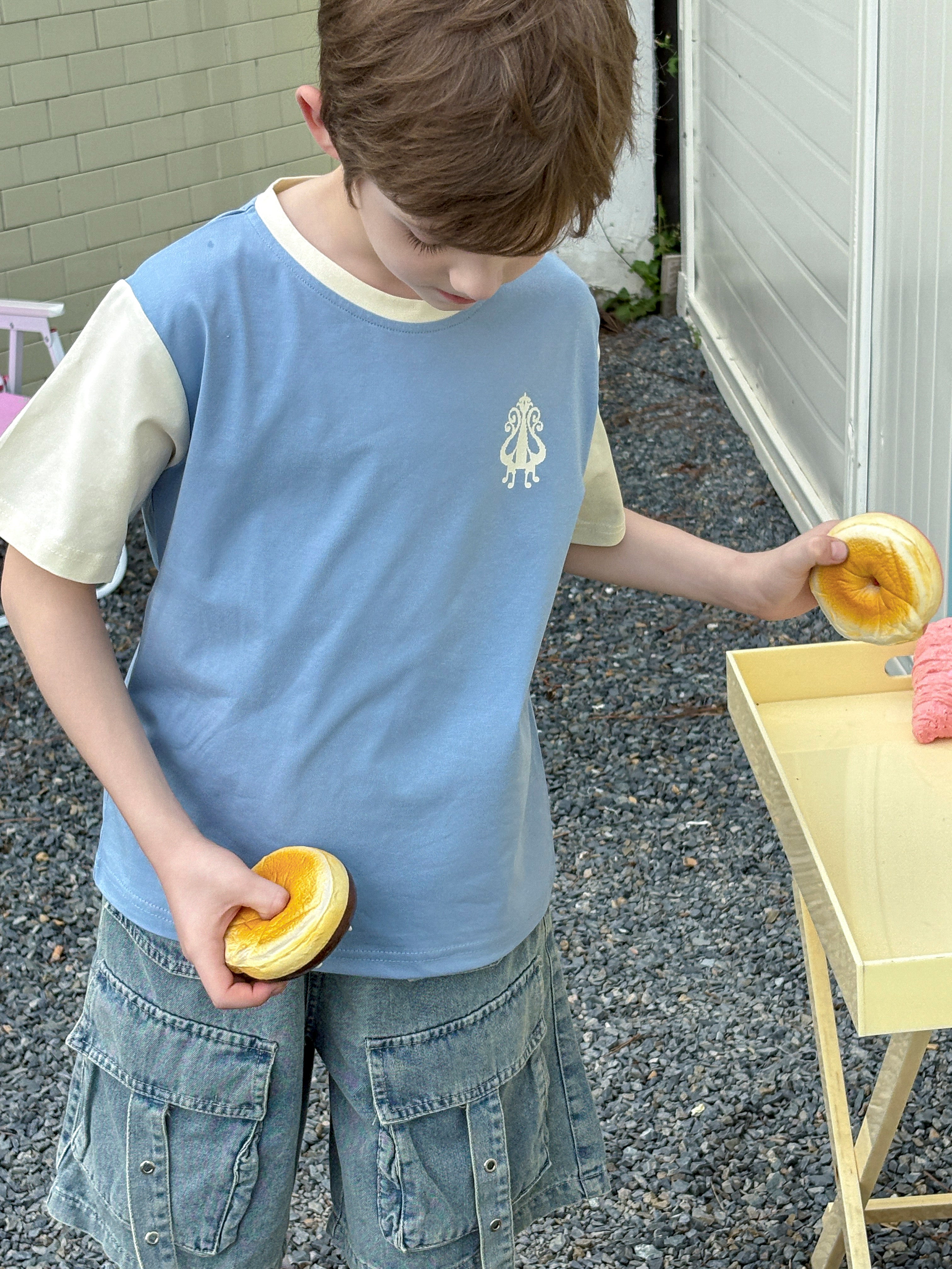 “Silk Road Spirit” Cotton Tee – Back Embroidery Inspired by Uyghur & Uzbek Culture