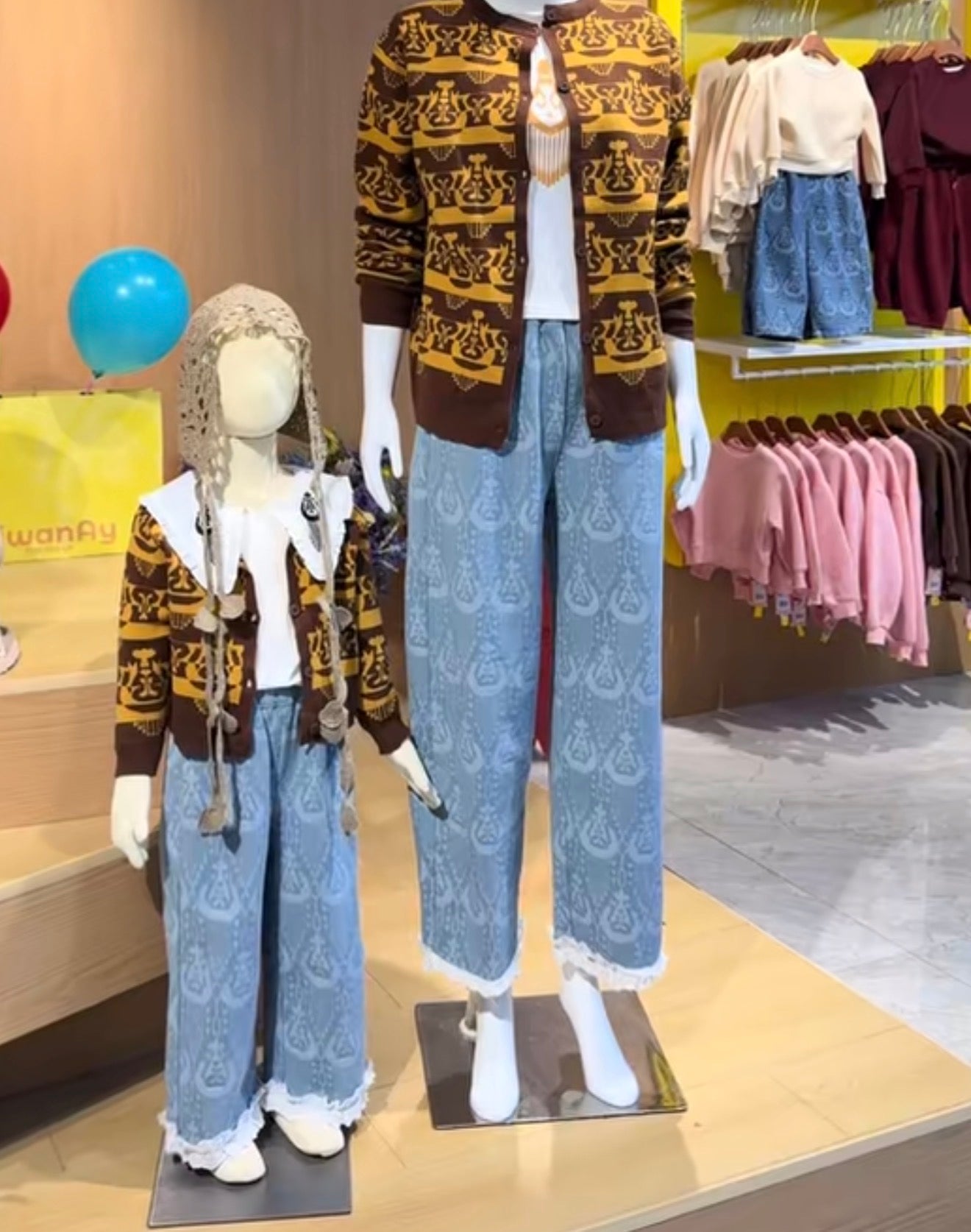 Atlas Knit Cardigan – Anti-Pilling Cultural Pattern Sweater – One Size Fits 50–90kg (Copy)