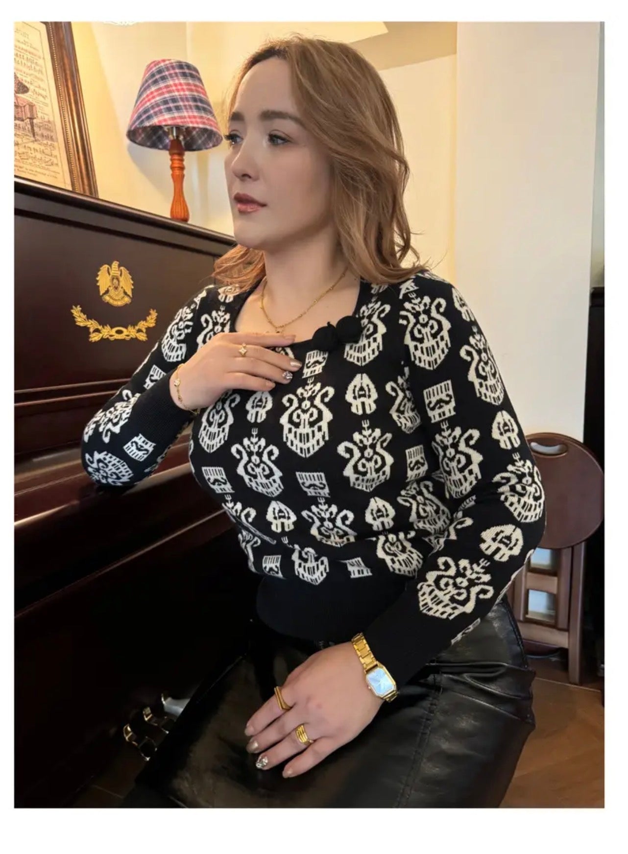 Women’s Black Long Sleeve Top(140–170 lbs)