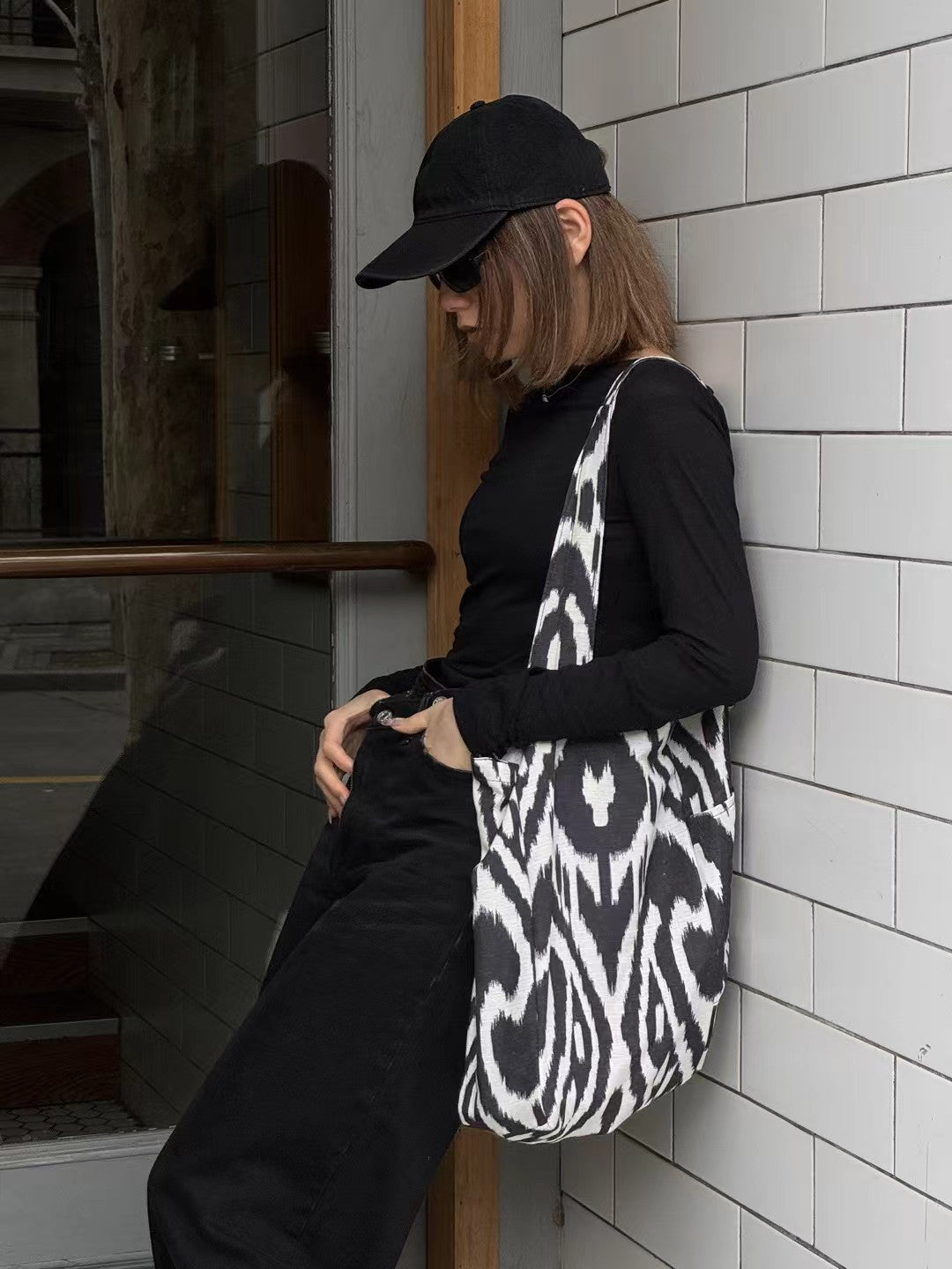 Atlas Canvas Tote (Black)