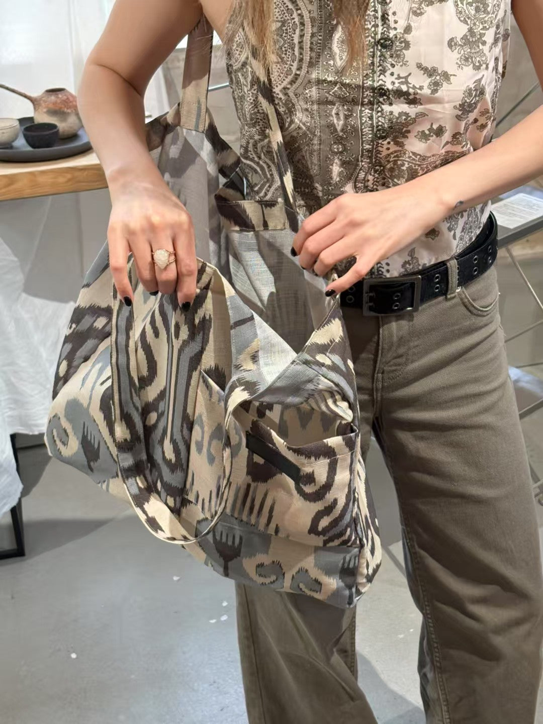 Atlas Canvas Tote (Black&White)