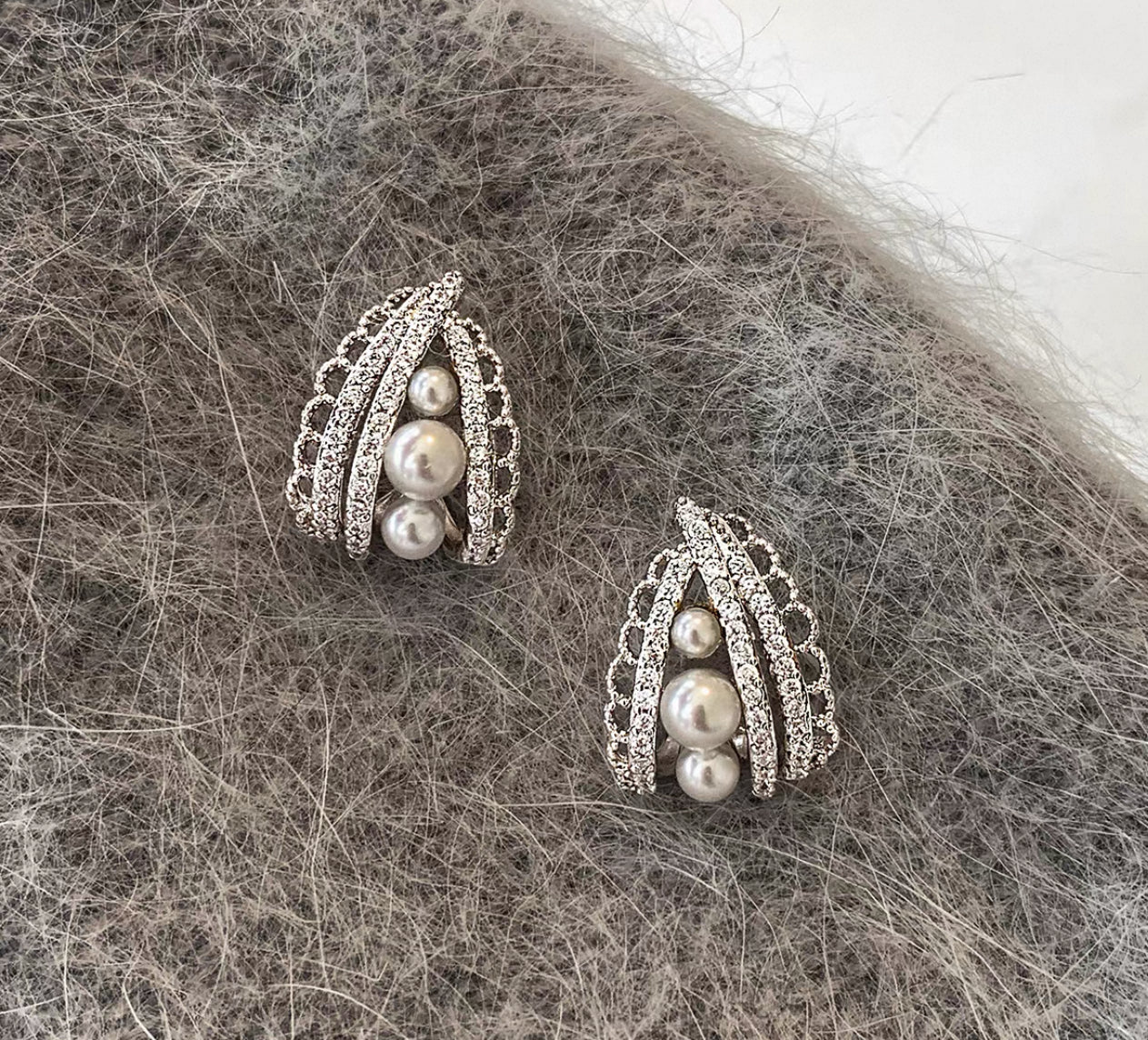 Elegant Austrian Pearl & Zircon Leaf Earrings(2)