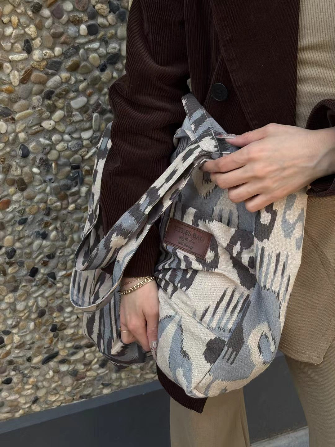 Atlas Canvas Tote (Black&White)