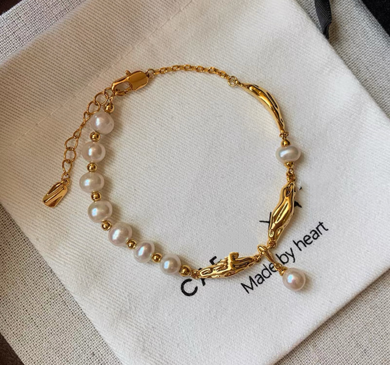Gold Link Bracelet with Natural Freshwater Pearls(12)