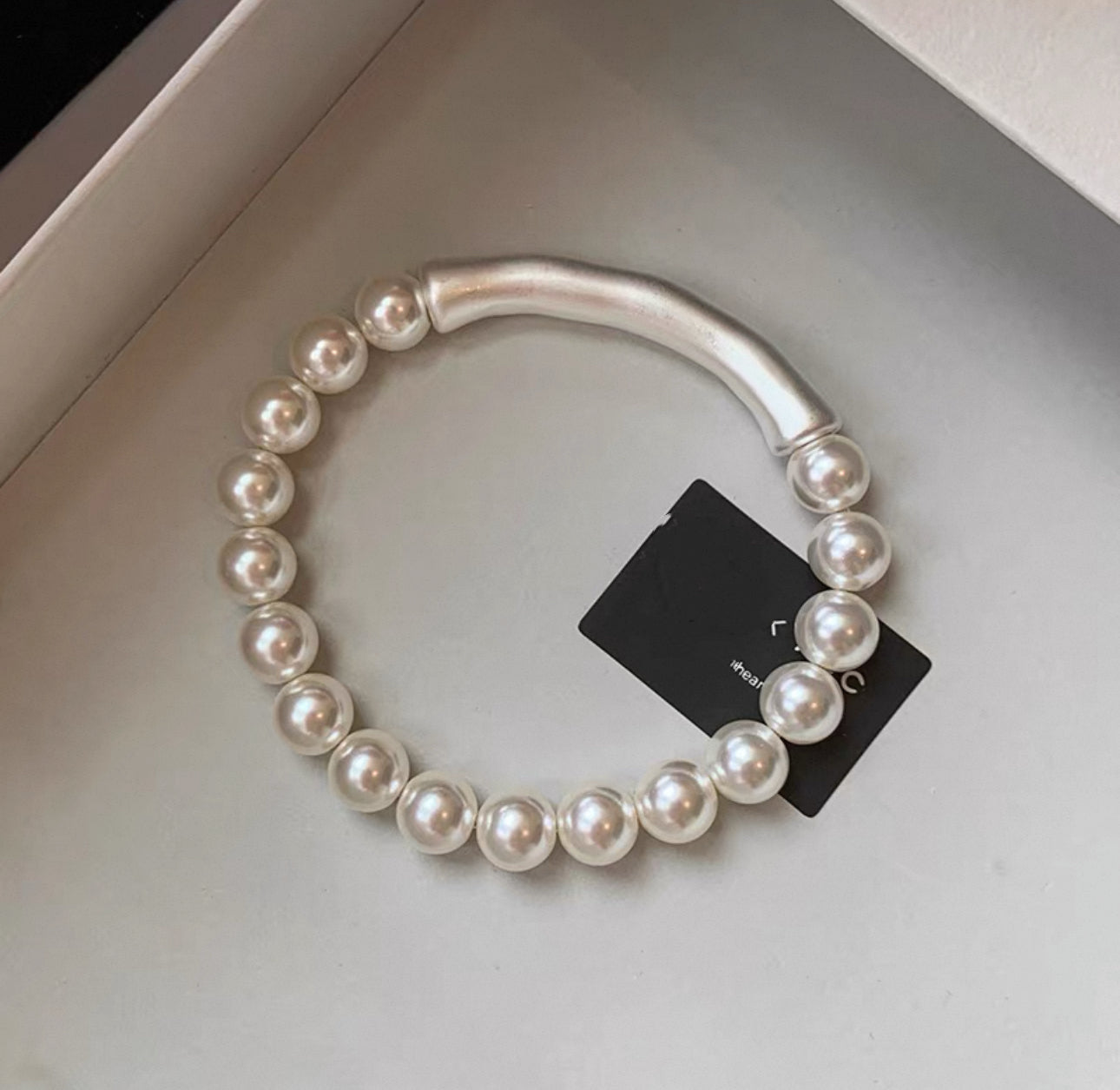 Bamboo-Inspired Pearl Bracelet – Modern Minimalist Design (1)